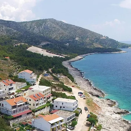 Apartment 1 Bedroom Stunning In Milna *