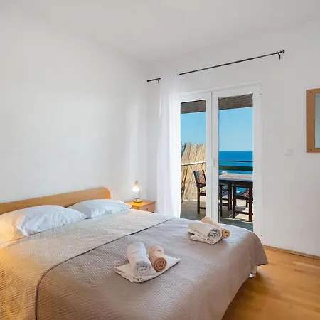 Apartment 1 Bedroom Stunning In Milna *